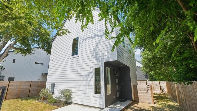 Building Photo - 9104 Georgian Dr
