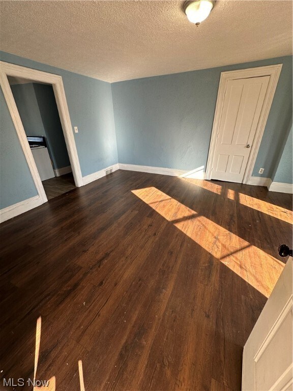 Building Photo - 383 Zeller Ave