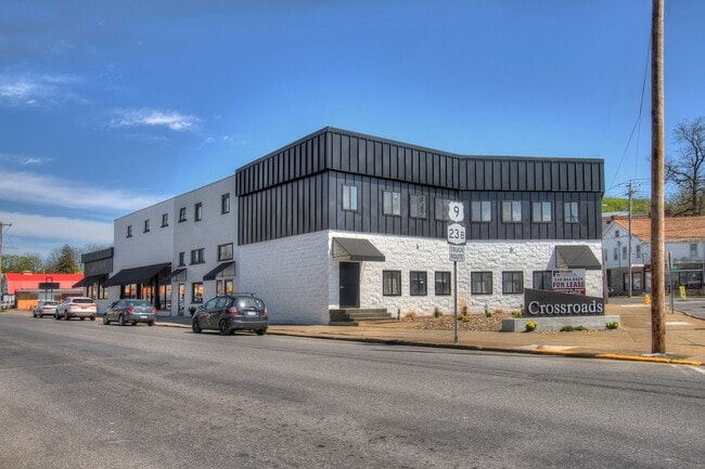 Building Photo - Industrial 1 BD near Warren St!
