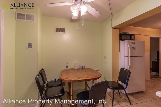 Building Photo - 4 br, 2 bath Room For Rent - 1515 Harry Rd