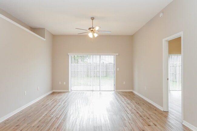Foto del edificio - 11860 Shotgate Ct