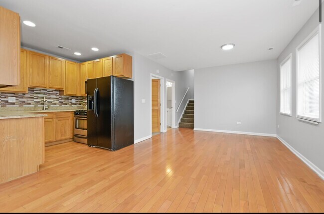 Building Photo - 1431 W 108th St