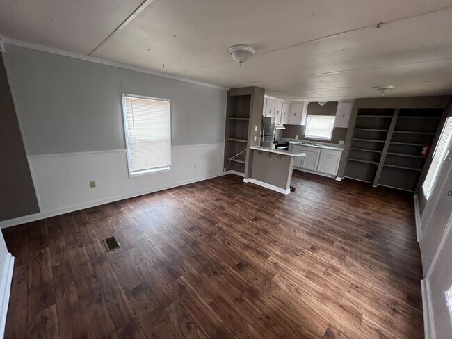 Building Photo - 750 Silent Valley Rd