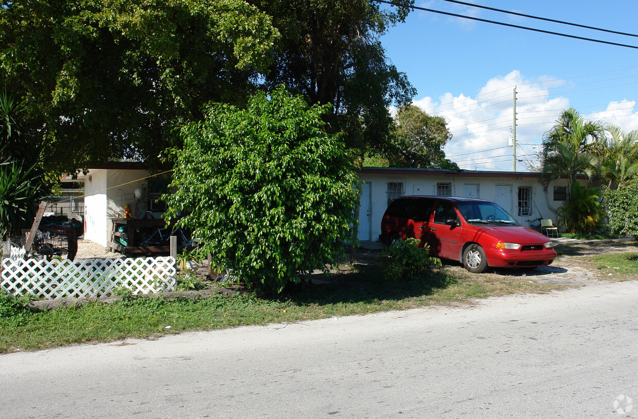 Building Photo - 900 NW 19th Ave