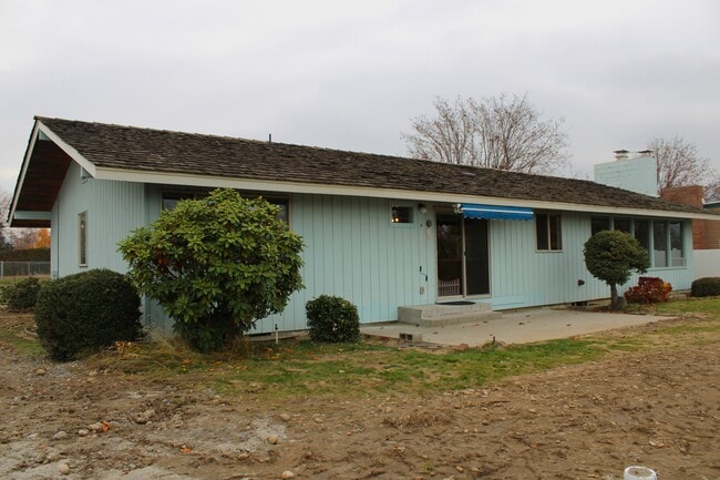 Building Photo - 2733 Debord Dr