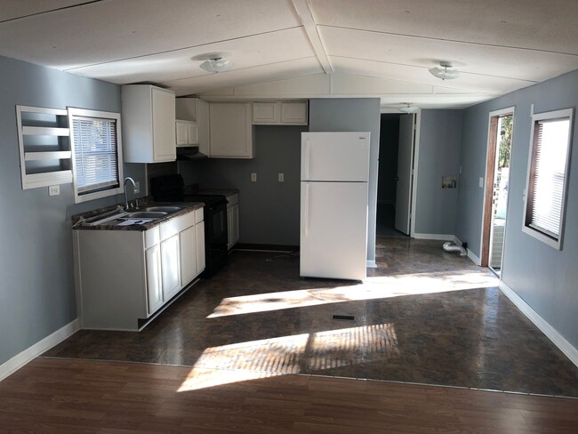 Foto del edificio - 2 Bedroom 2 Bath Pet Friendly Mobile Home