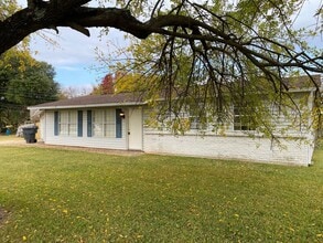 Building Photo - 2800 Hood Dr