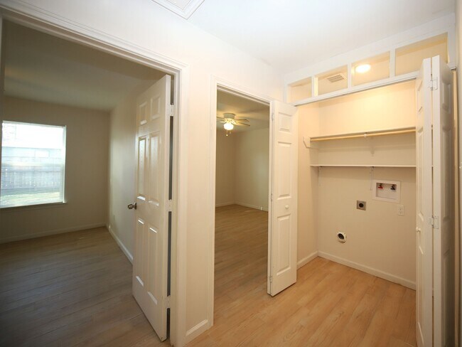 Foto del edificio - 6709 Greenhurst St