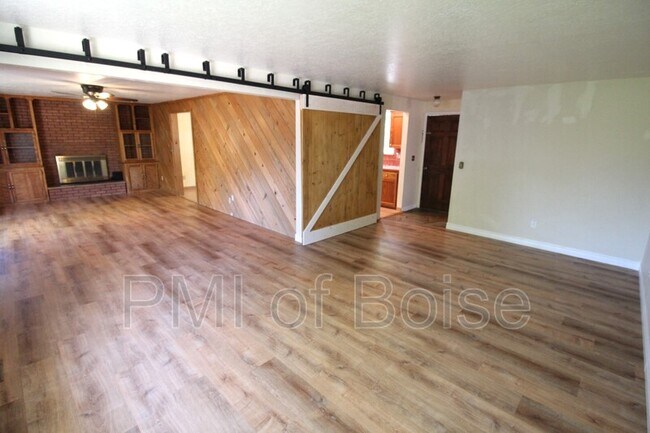 Building Photo - 1839 N Crestmont Dr