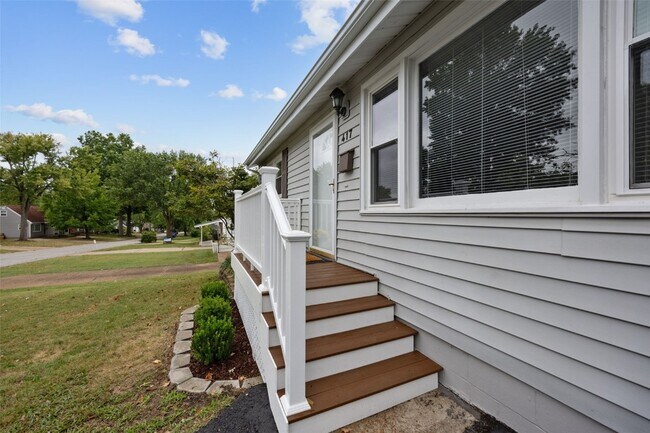 Building Photo - 417 Chamberlin Dr