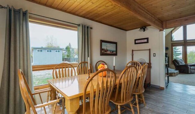 Building Photo - Perfect Tranquility on over 2 acres