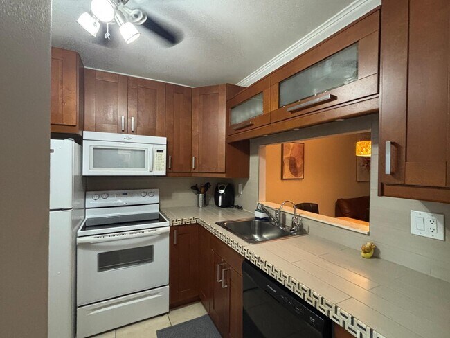 Building Photo - 5171 W Oakland Park Blvd