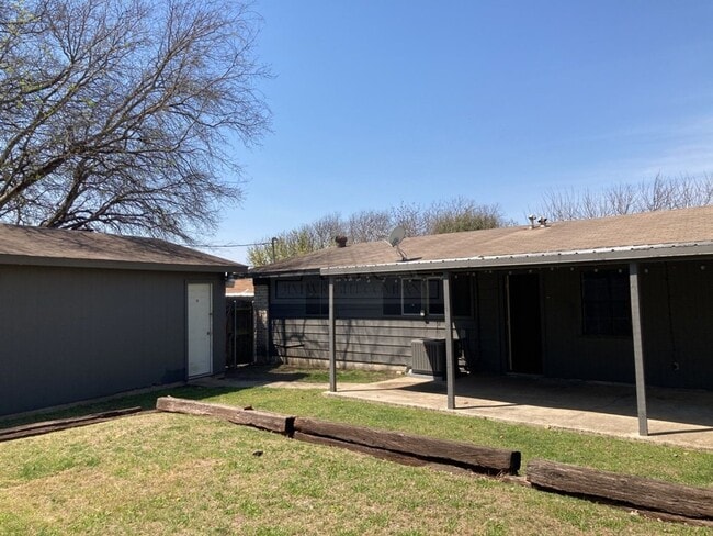 Building Photo - 1224 Alta Vista Dr