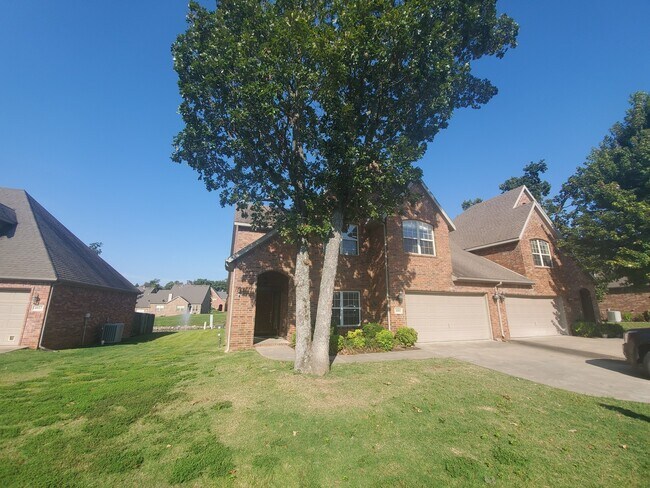 Building Photo - Nice 3 bedroom 2.5 bath home in North Faye...