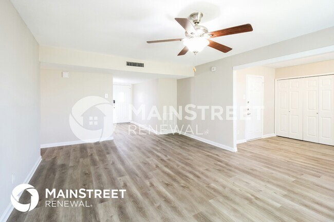 Building Photo - 1237 Hillwood Dr