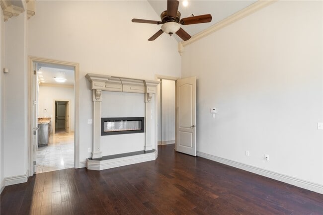Building Photo - 5106 S Sloan Cir