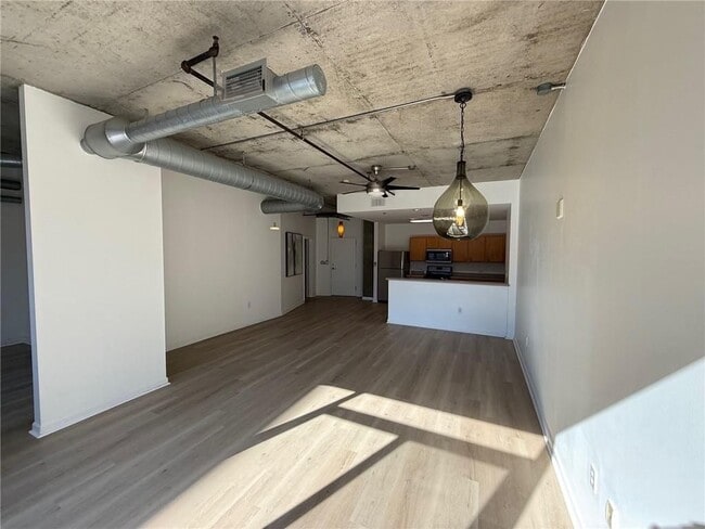 Foto del edificio - 115 W Peachtree Pl NW