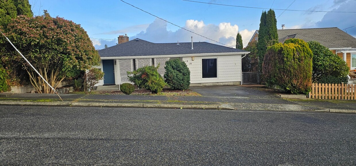 Foto principal - 3 bedroom Ramble House in Manette- Hardwoo...