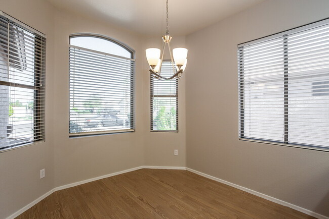 Building Photo - 6601 W Lawrence Ln