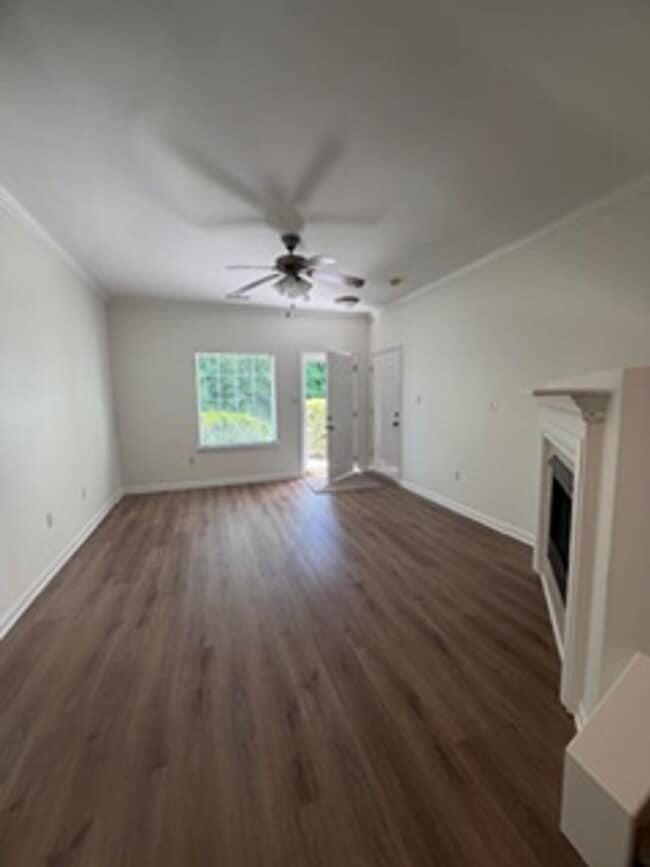 Building Photo - Knoxville Lovell Road Area 3 Bedroom 2.5 Bath with Garage Lawn Maintenance and Trash Pick up incl...