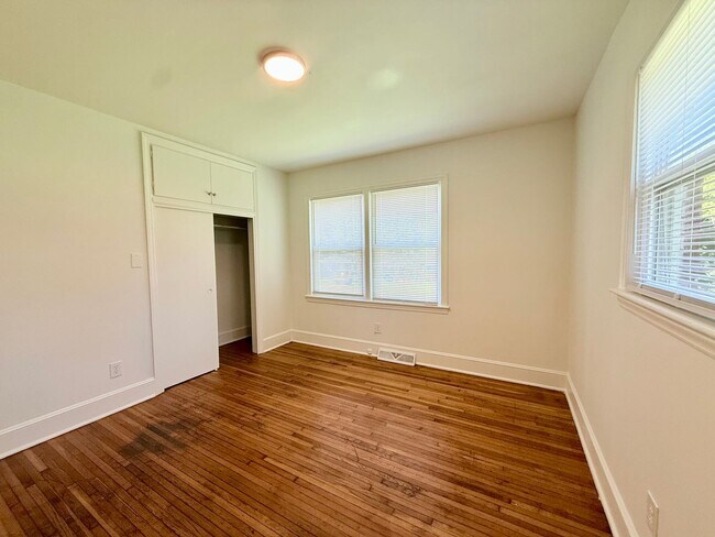 Foto del edificio - 3715 Fieldcrest Rd
