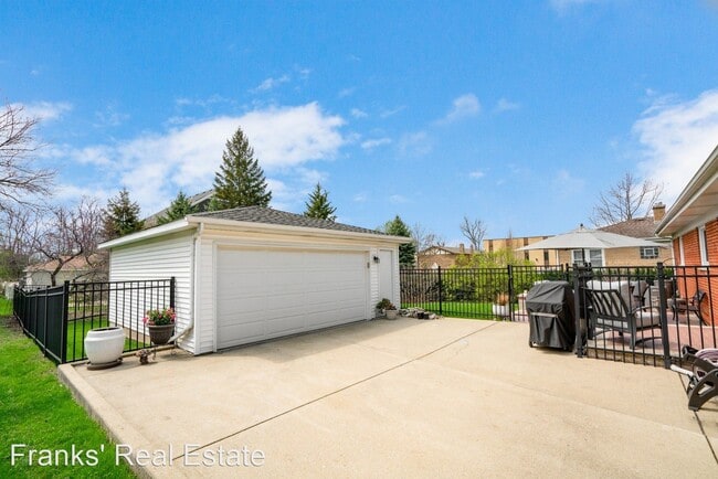 Building Photo - 3 br, 2 bath House - 502 W 3rd Street