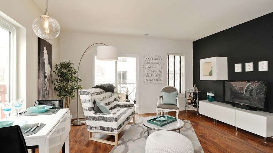model 1 bed - 1807 Argyle W St