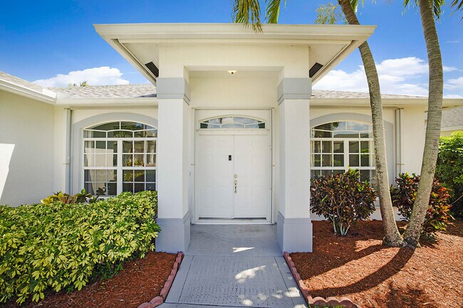 Foto del edificio - 1422 Fairway Cir