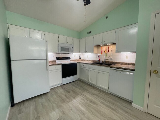 Foto del edificio - 905 Hanna Place Ct