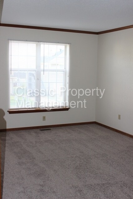 Building Photo - 7114 N Kingston Ct