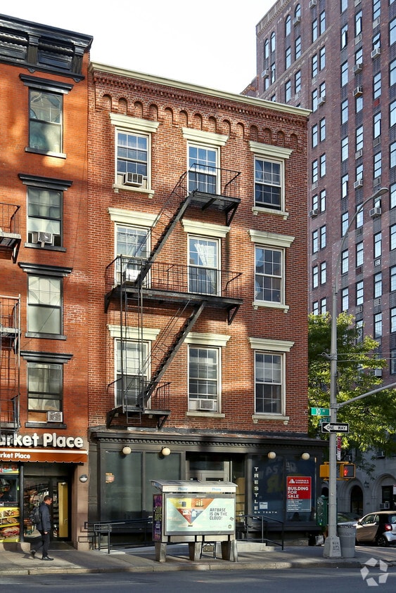 Building Photo - 242 Tenth Ave