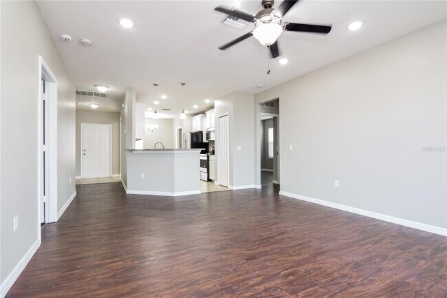 Building Photo - 6823 Glenbrook Dr