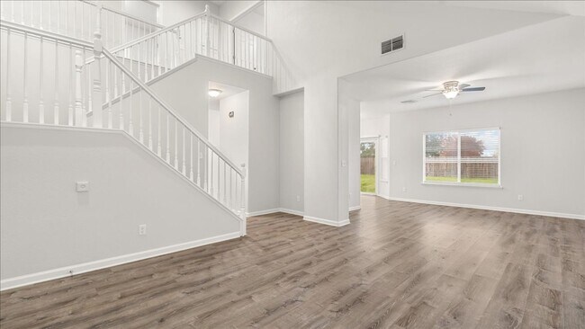 Foto del edificio - Fully renovated 5 bedroom 3 bathroom home