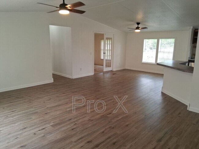 Foto del edificio - 910 Sands Rd