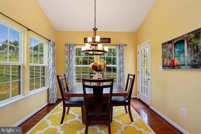 Foto del edificio - 22513 Castle Oak Rd