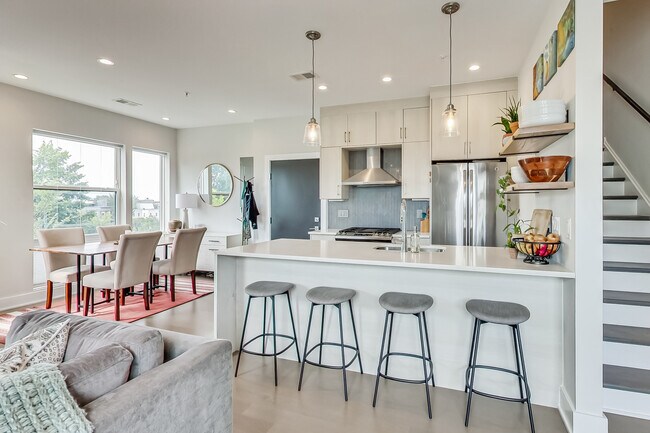 Foto del edificio - 653 Irving St NW