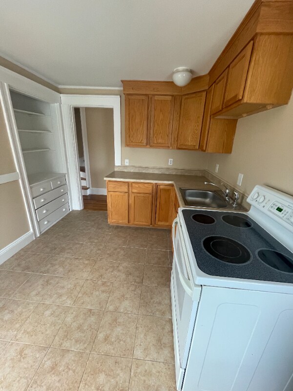 5 Concord Terrace Unit 5, Framingham, MA 01702 Room for Rent in