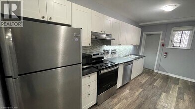 Building Photo - 468 Main St E