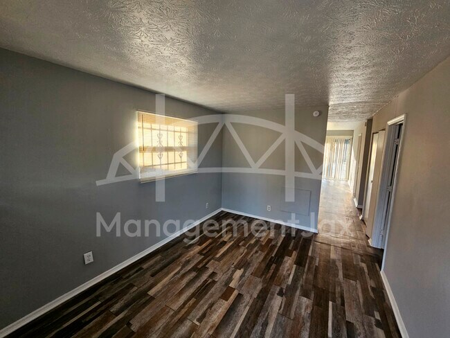 Foto del edificio - 7216 Ken Knight Dr W