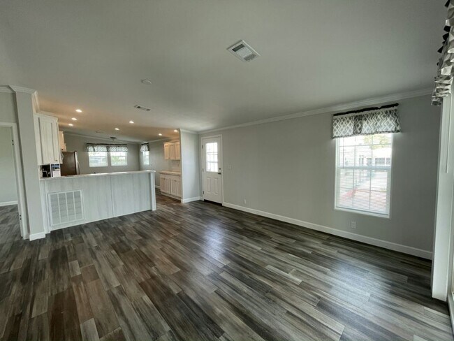 Foto del edificio - 903 Desirade Ave E