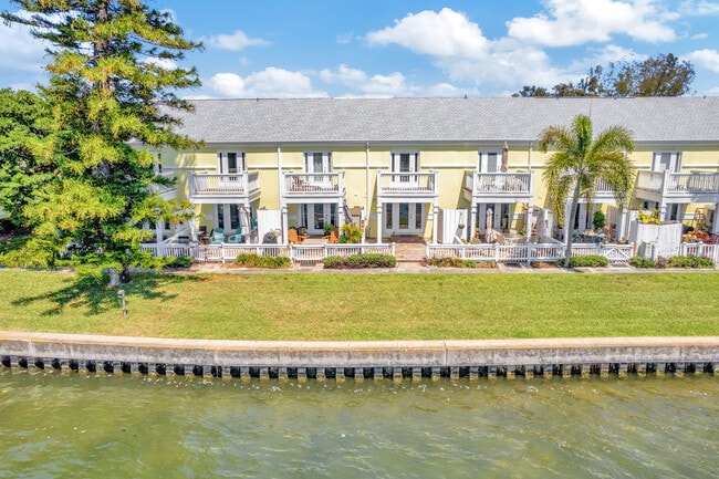 Building Photo - 3743 Pompano Dr SE