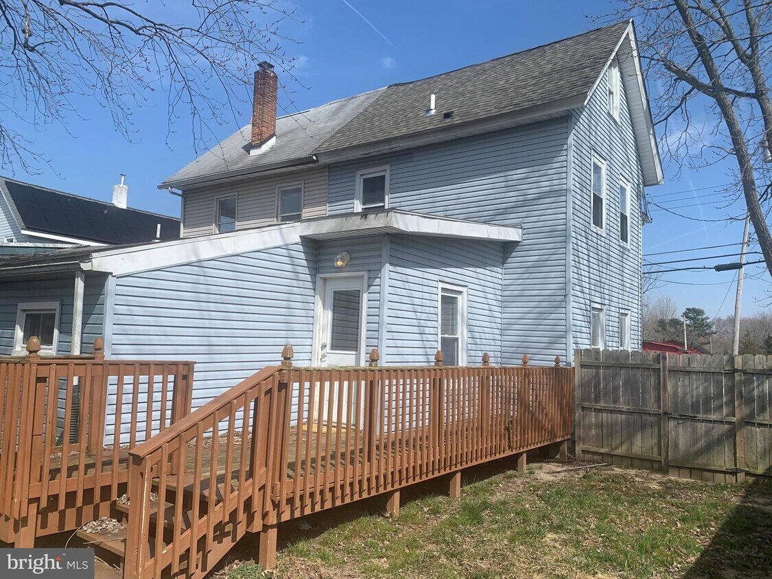 Primary Photo - 133 Elmer St