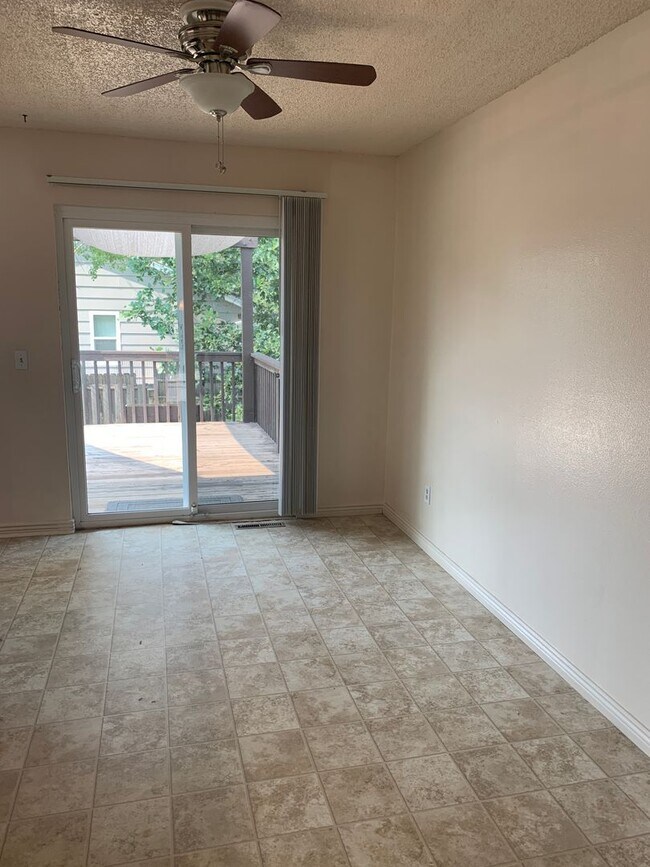 Foto del edificio - 419 Larkbunting Dr