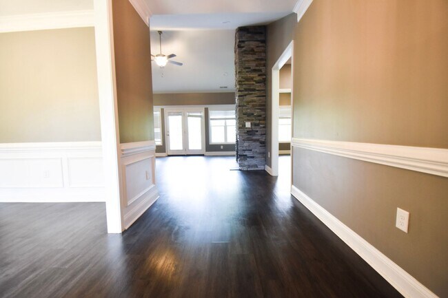 Building Photo - Coming Soon: 3 Bedroom 2.5 Bathroom with B...