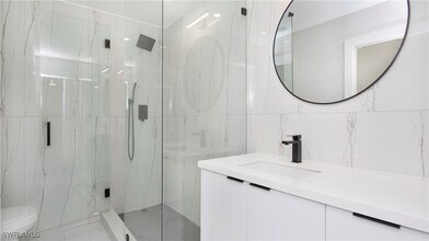 Building Photo - 9002 Somerset Ln