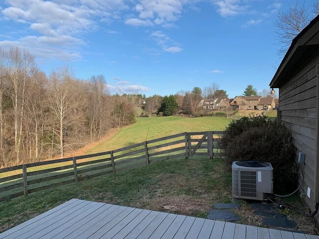 Foto del edificio - 1012 Amber Ridge Rd