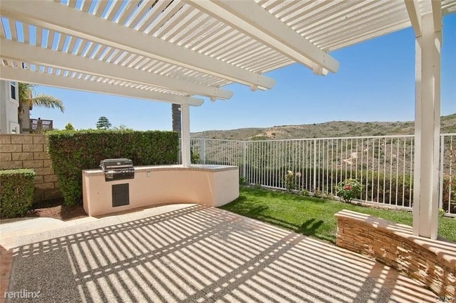 Building Photo - 5 br, 4 bath House - 10 Peppertree