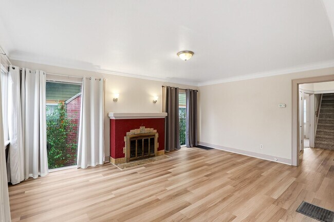 Foto del edificio - Charming Mt. Tabor Home with Loft & Basement Bonus Space!