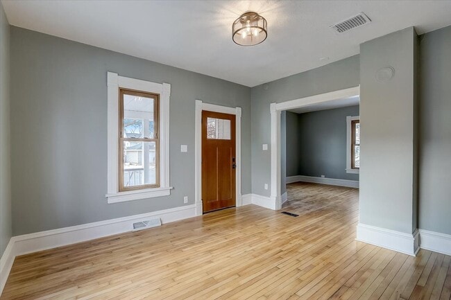 Building Photo - 409 S 4th St