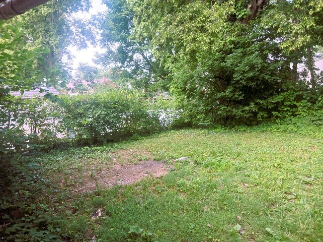 Building Photo - Great house for rent! 3 bed, 1.5 baths - l...
